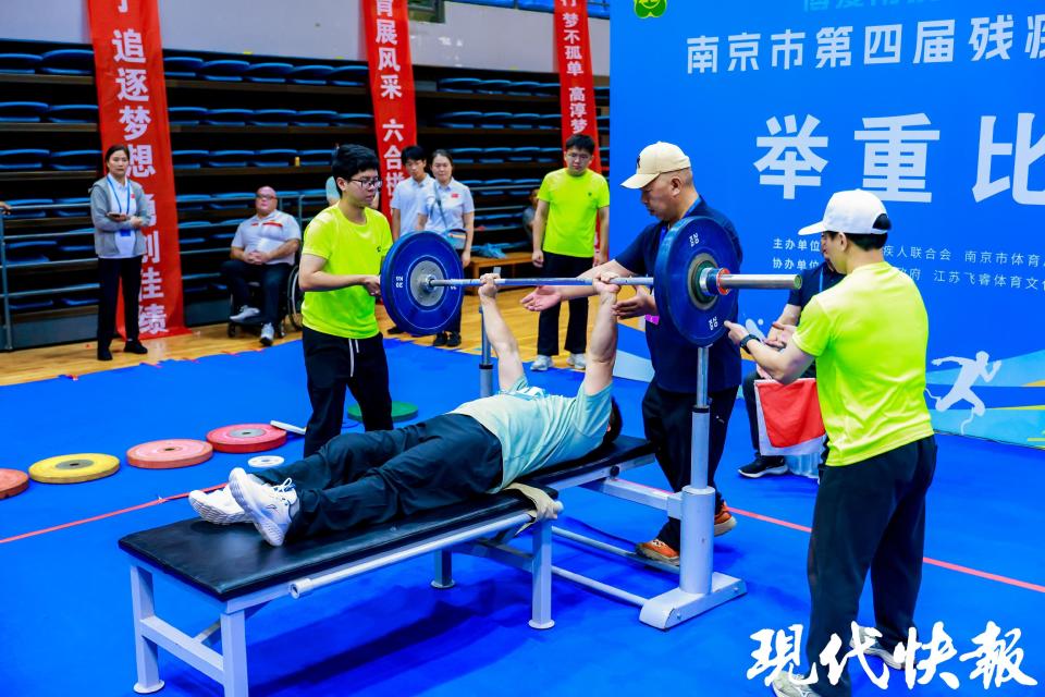 奋力拼搏
