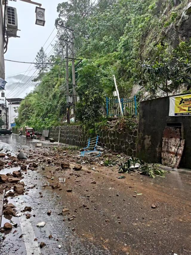 岩下方门市, 特邀嘉宾通, 源队