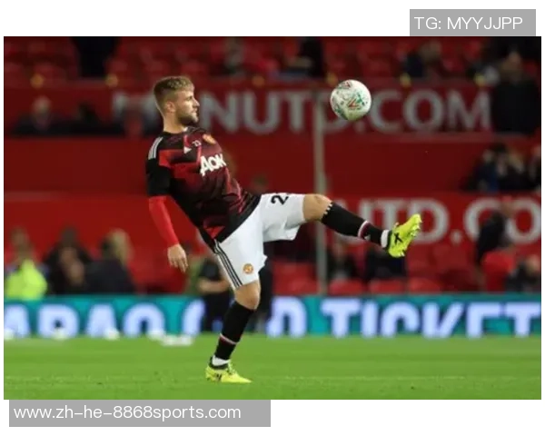 内维尔:卢克-肖应该踢得更强硬,他让队友陷入了两难的地步